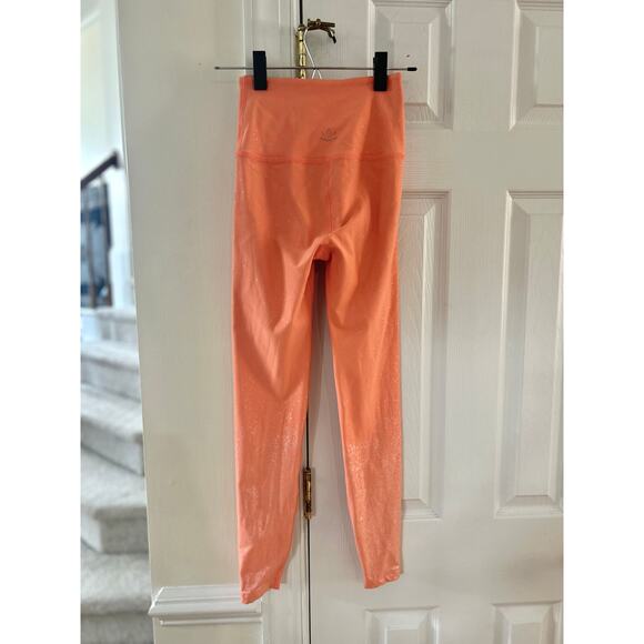 Beyond Yoga Peach Orange Metallic Textured Ankle Length Leggings - Picture 4 of 6